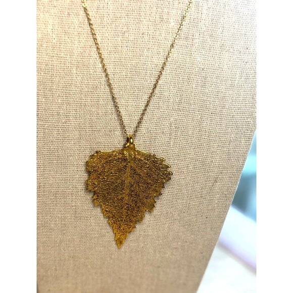 Gold Plated Real Leaf Pendant Necklace With Chain - Picture 10 of 10